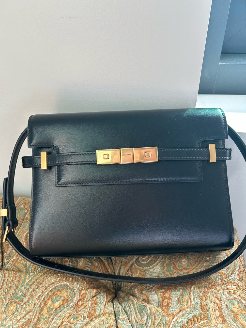 Classic Black Leather Shoulder Bag with Gold Hardware (Saint Laurent Manhattan)